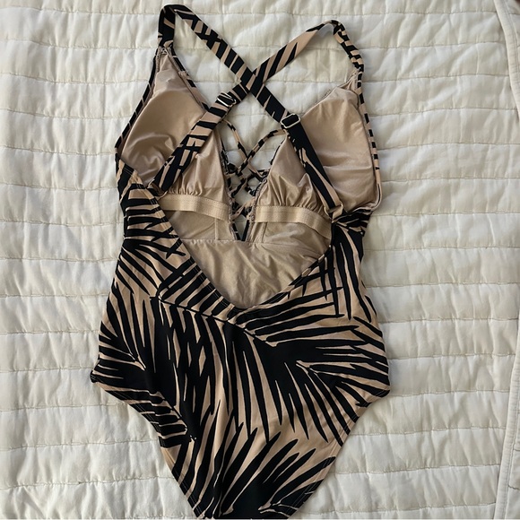 Women’s One-Piece Swimsuit Collection - Size Medium - Picture 9 of 13